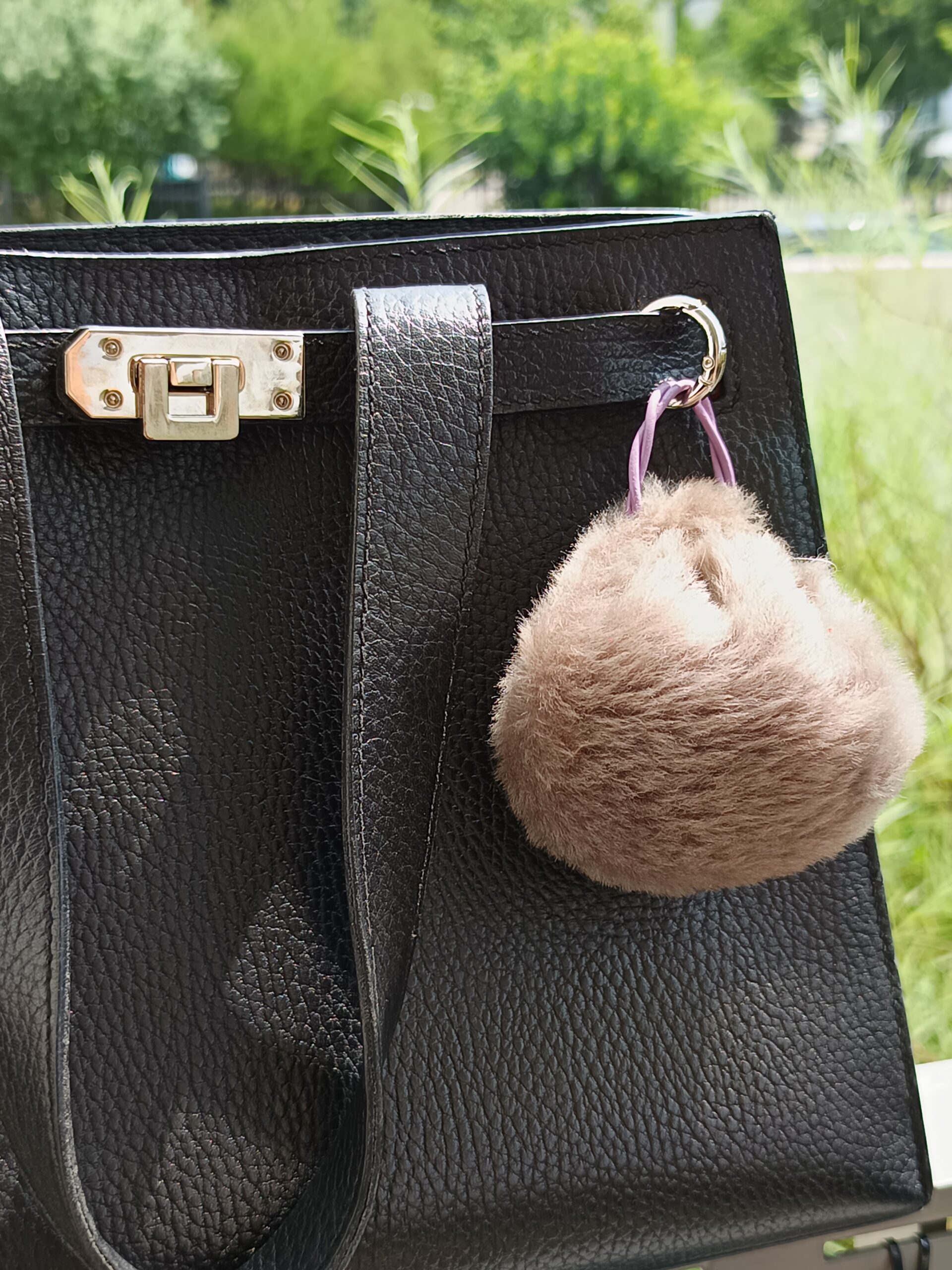 pompon-cuir-argenté