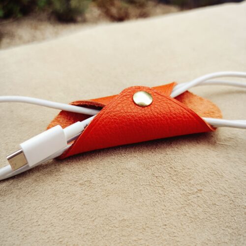attache-câble en cuir orange